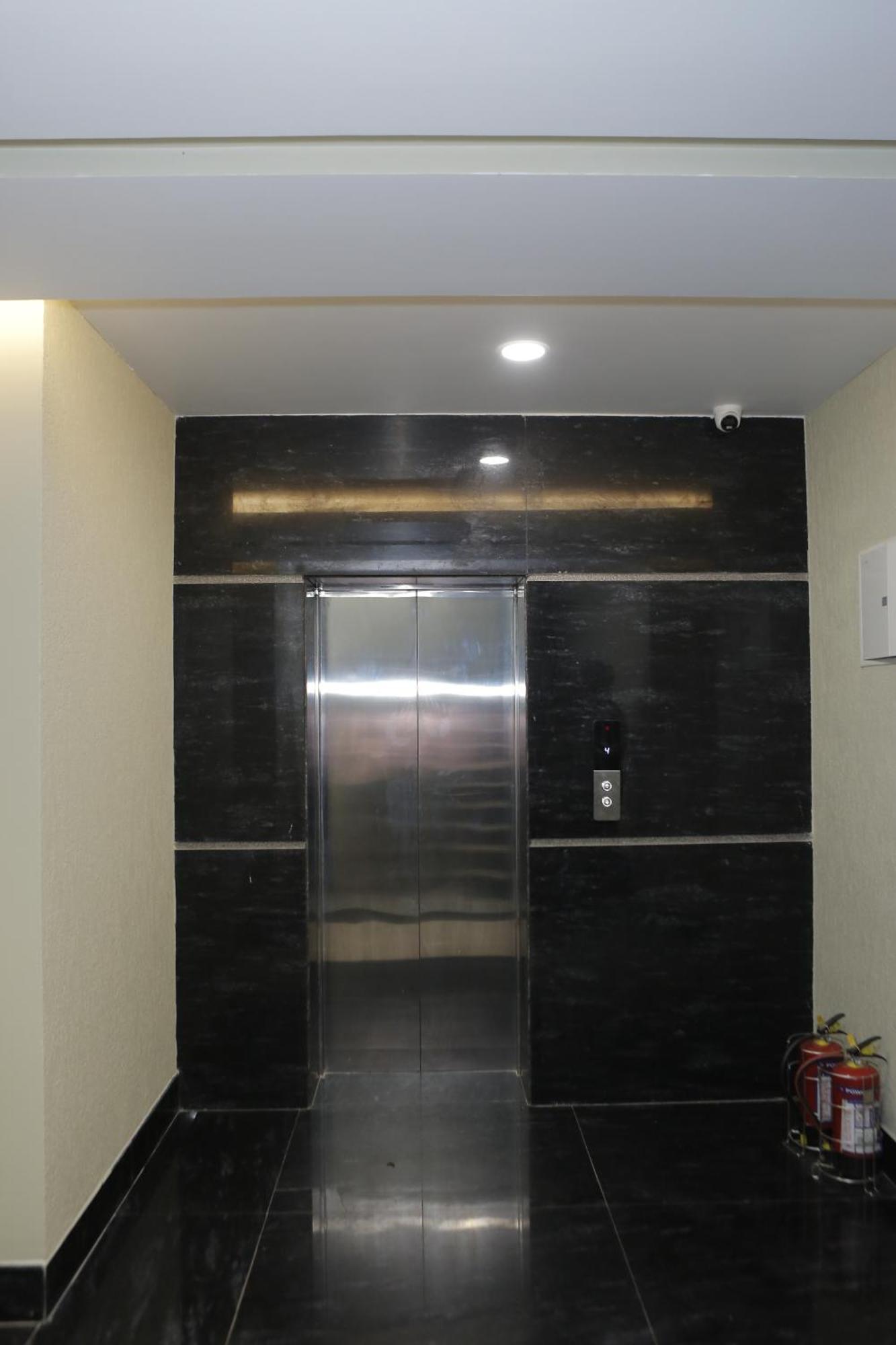 Hotel The Blue Vista Greater Noida Exterior foto