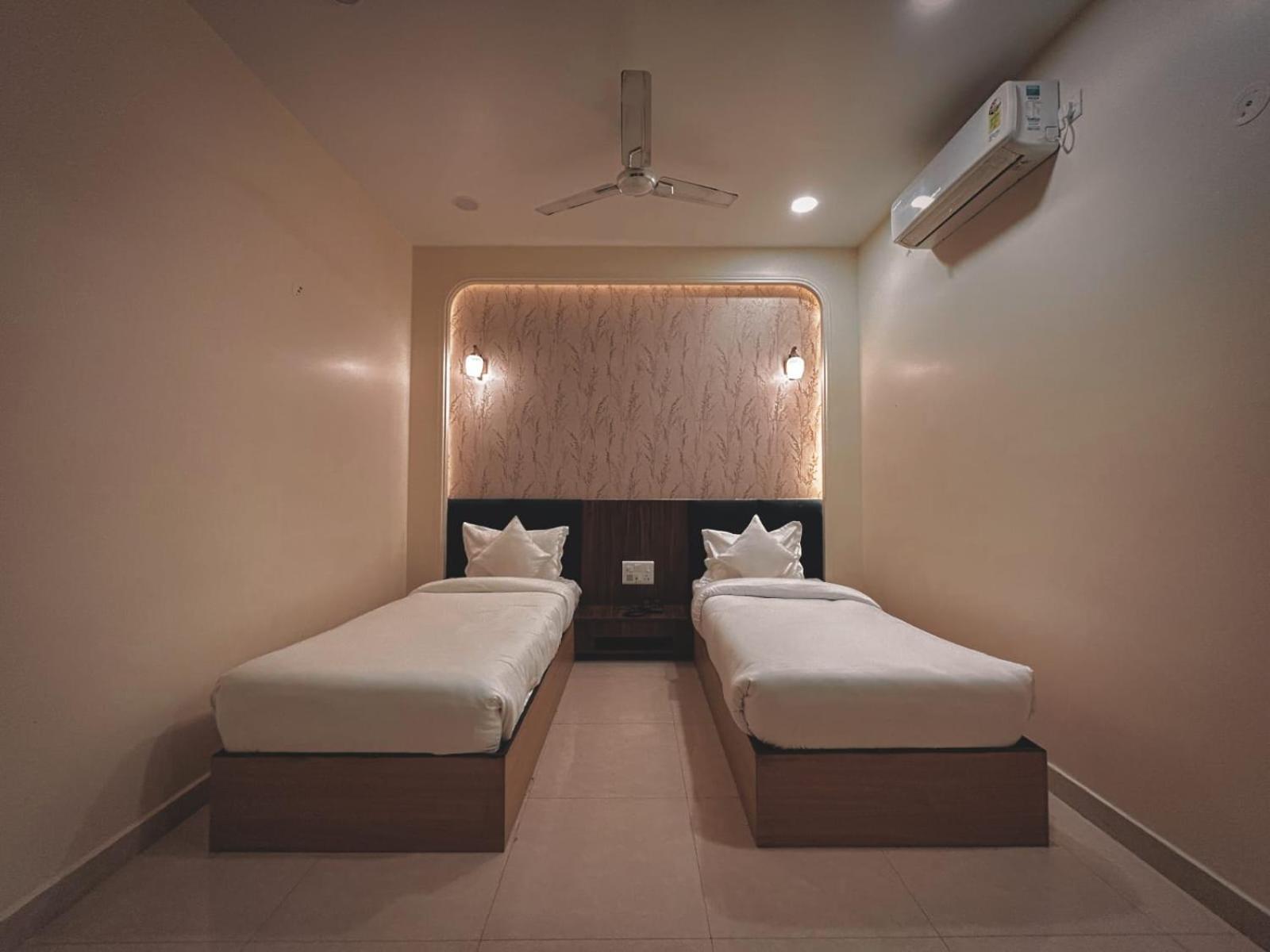 Hotel The Blue Vista Greater Noida Exterior foto